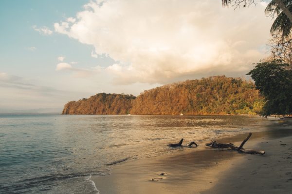 Cab service in Goa for beach exploration